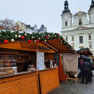 Dnes začínáme dojdite si na něco teplého z naší zahrádky😋 nebo nějaký náš sirůpek. Těšíme se 🥰